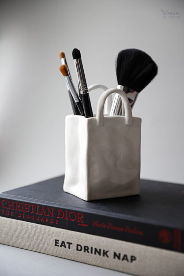 Small White Handbag Ceramic Vase – 11.5 cm - Image 4