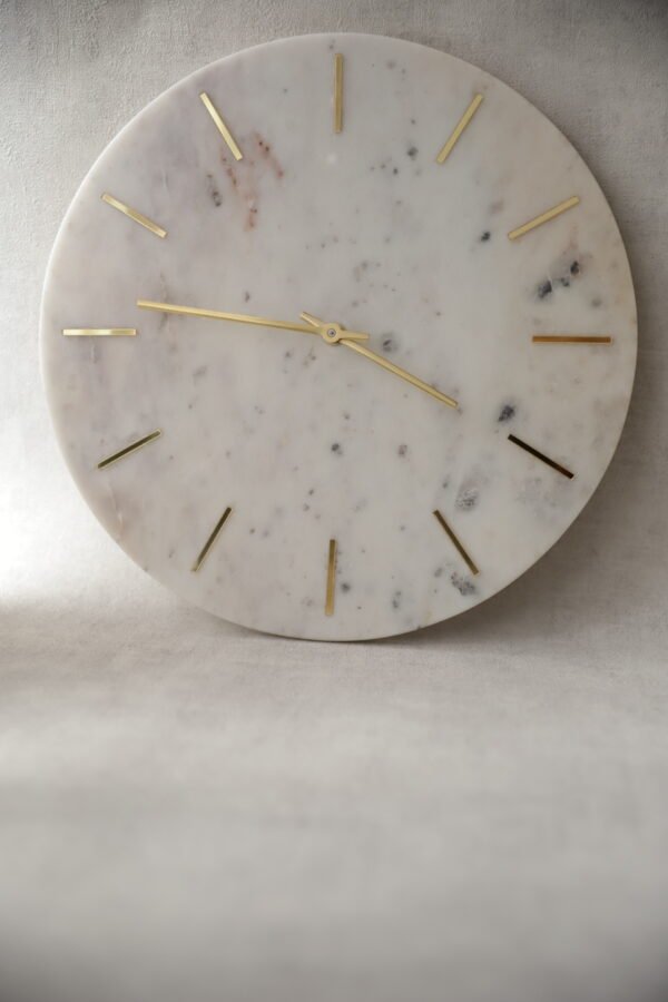 Maison de Bucks 30cm White Marble Wall Clock – Handcrafted Minimalist Design with 12 Hour Markers - Image 6